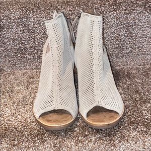 Toms Majorca Suade Bootie 7